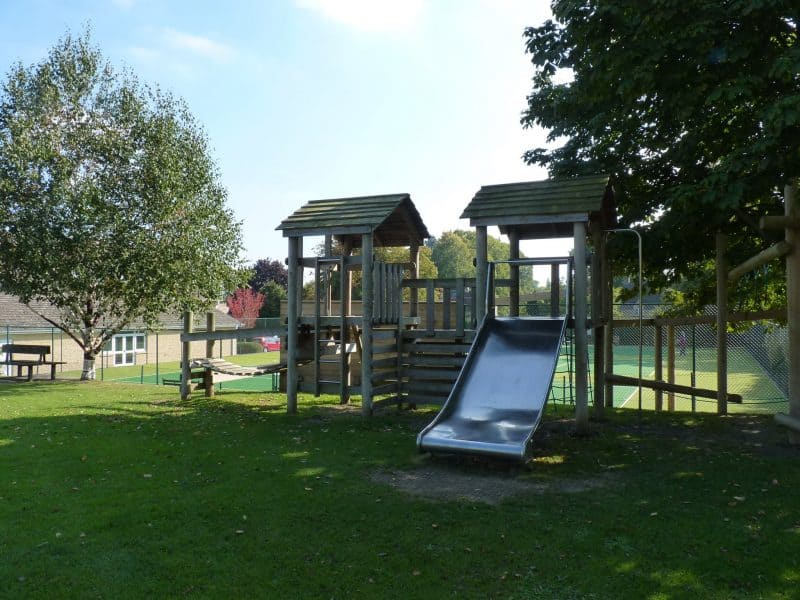 ShiptonunderWychwood Playground, ShiptonunderWychwood, Oxfordshire freeparks.co.uk
