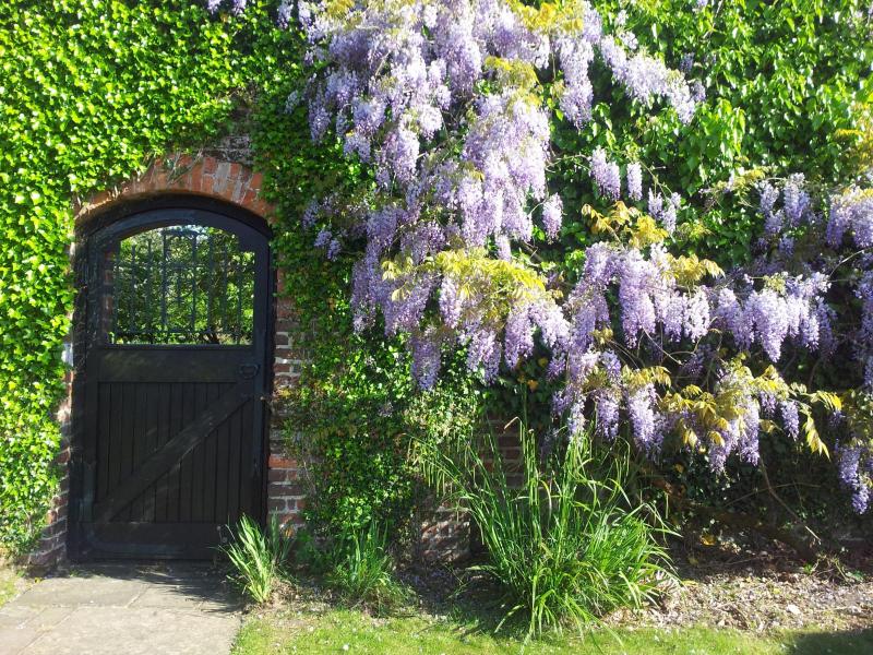 Canons Park, Edgware, Middlesex freeparks.co.uk