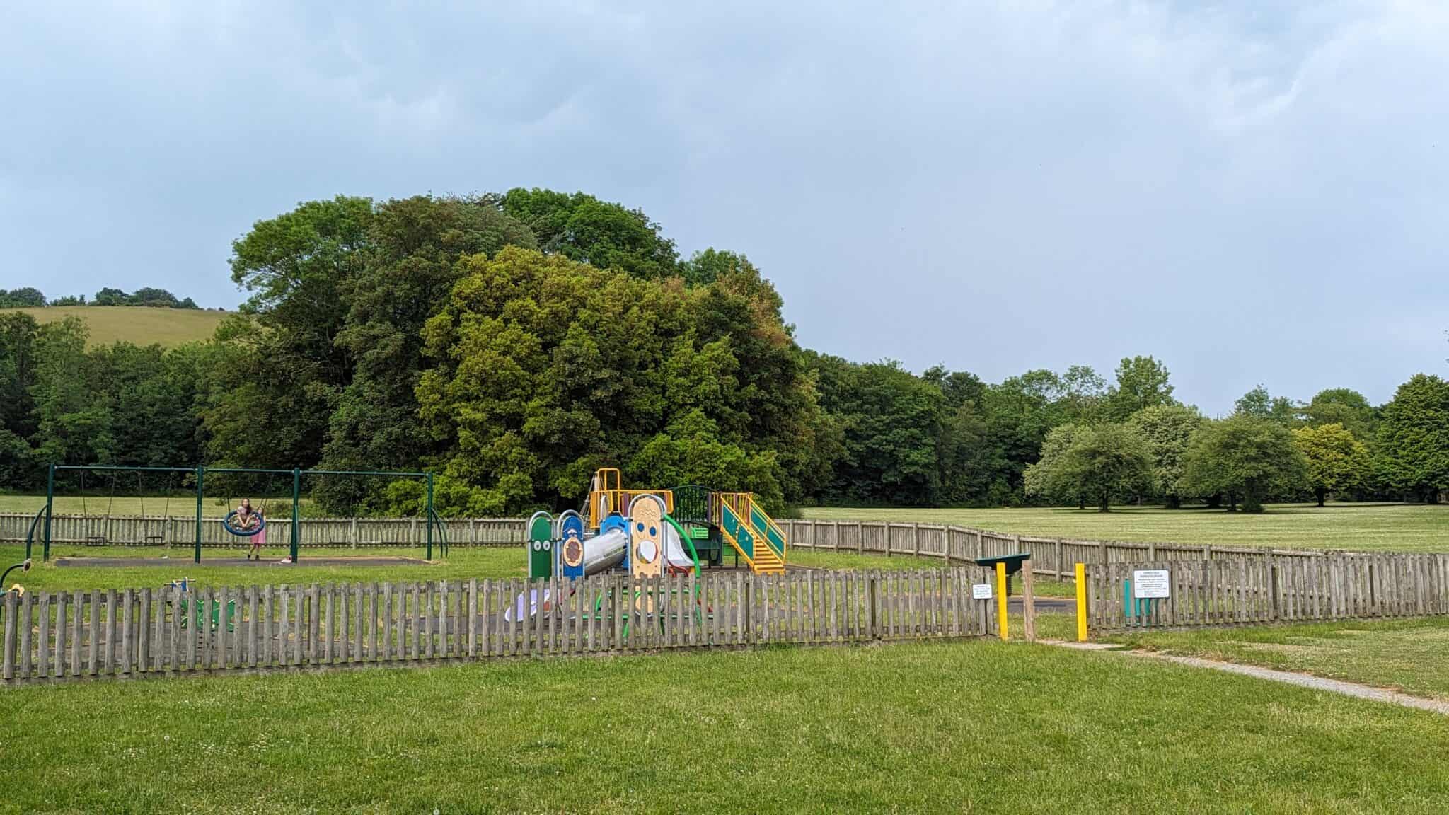 Kent Rec Kemsing Recreation play area, Kemsing, Kent - freeparks.co.uk